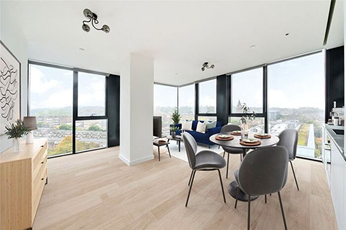 1 Bedroom Flat For Sale In Hill House, Highgate Hill, London, N19