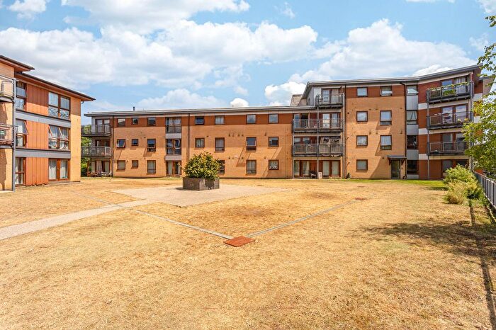 2 Bedroom Flat For Sale In Commonwealth Drive, Finlay Court, RH10