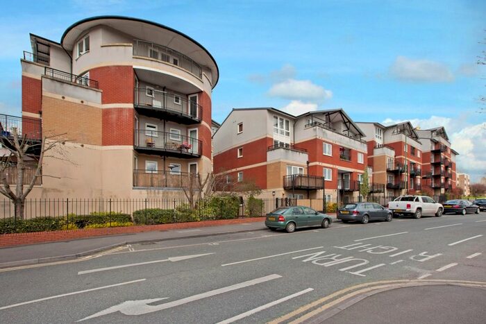 3 Bedroom Flat To Rent In Penn Place, Northway, Rickmansworth, WD3