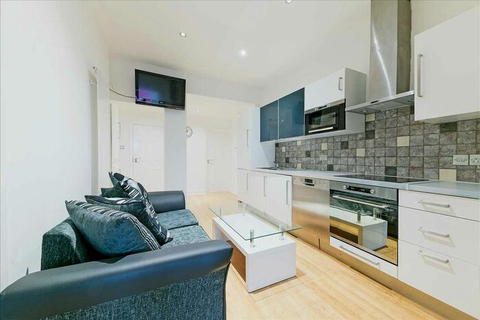 4 Bedroom Flat To Rent In North End Road, London SW6
