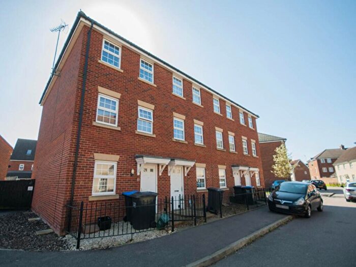 5 Bedroom House To Rent In The Runway, Hatfield, Hertfordshire, AL10
