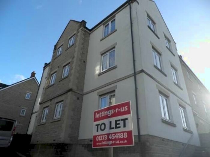 2 Bedroom Flat To Rent In New Road, Frome, Somerset, BA11