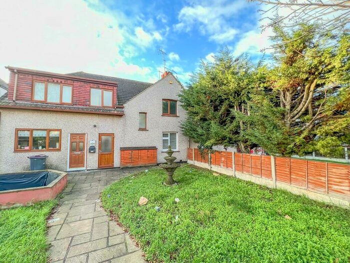 2 Bedroom Flat To Rent In B Middle Mead, SS4