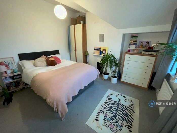 4 Bedroom Terraced House To Rent In Hawthorn View, Leeds, LS7