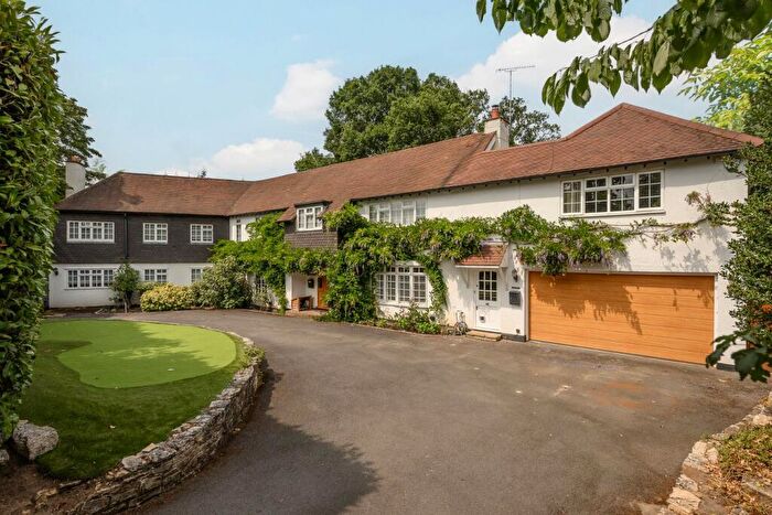 6 Bedroom Detached House For Sale In Leigh Court Close, Cobham, KT11