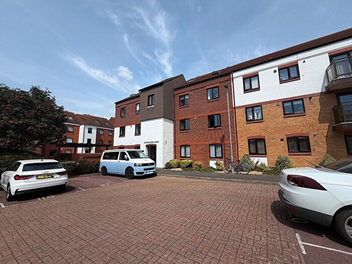2 Bedroom Flat To Rent In Horse Sands Close, Southsea, Hampshire, PO4