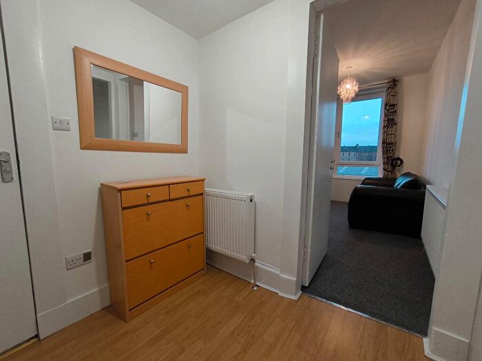 2 Bedroom Flat To Rent In Gourock Street, Eglinton, Glasgow, G5