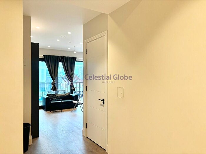 2 Bedroom Flat To Rent In Selsdon Way, London, E14