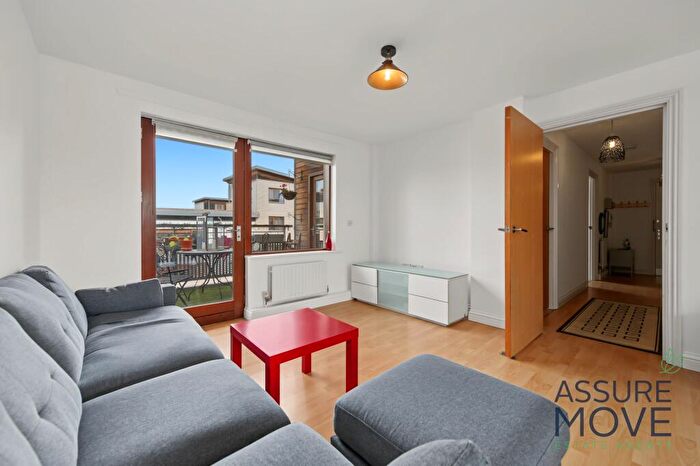 2 Bedroom Flat To Rent In Stephenson Close, London, E3
