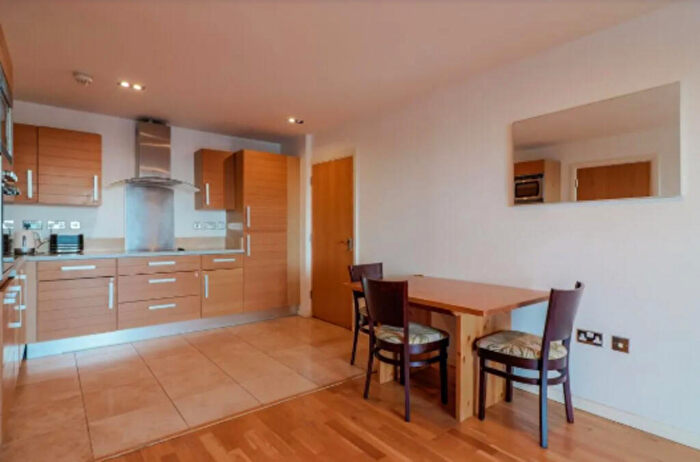2 Bedroom Apartment To Rent In City Tower, Limeharbour, E14