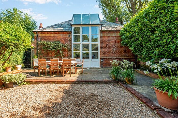 2 Bedroom Flat To Rent In Bath Road, London, W4