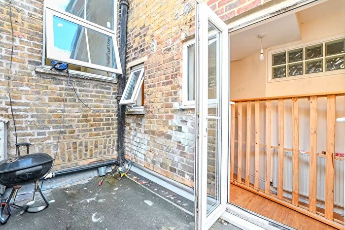 2 Bedroom Flat To Rent In Blackstock Road, Finsbury Park, London, N4