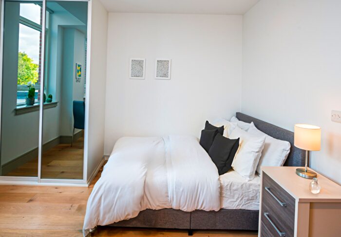 Studio To Rent In Lawrence Road, London, N15