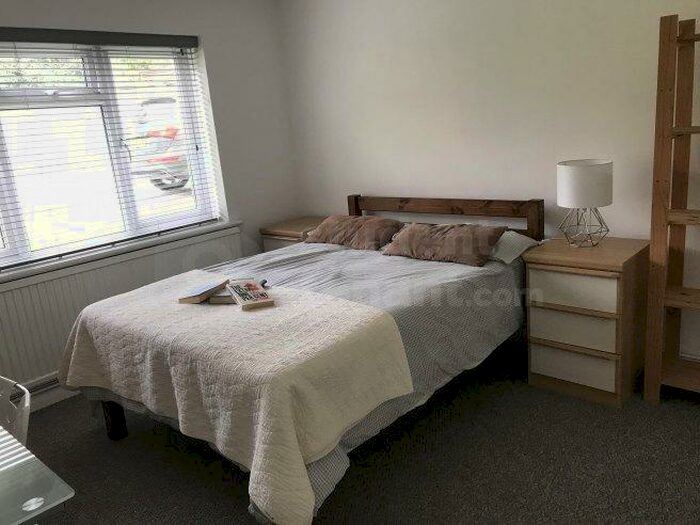 3 Bedroom Flat To Rent In Beaconsfield Road, CT2