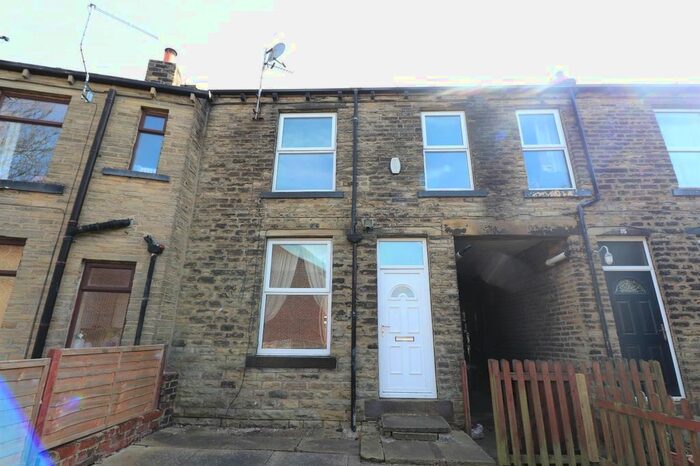 2 Bedroom Detached House To Rent In Broadstone Way, Bradford, West Yorkshire, Uk, BD4