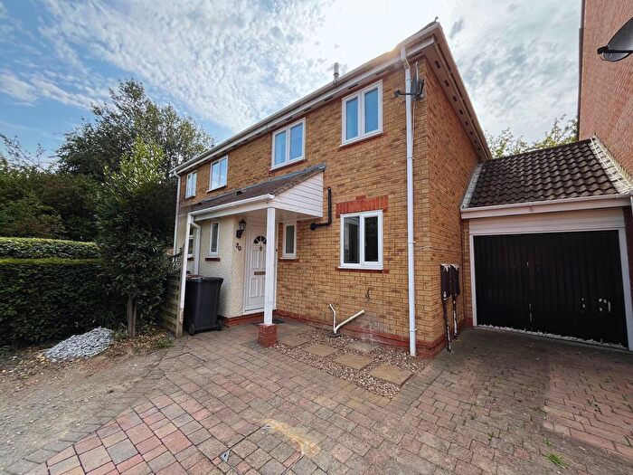 3 Bedroom Link Detached House To Rent In Borkum Close, Andover, SP10