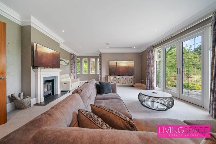 8 Bedroom Detached House For Sale In Mansion House Drive, Stanmore, HA7