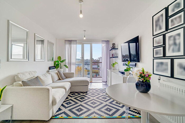 2 Bedroom Flat For Sale In Connersville Way, Croydon, CR0