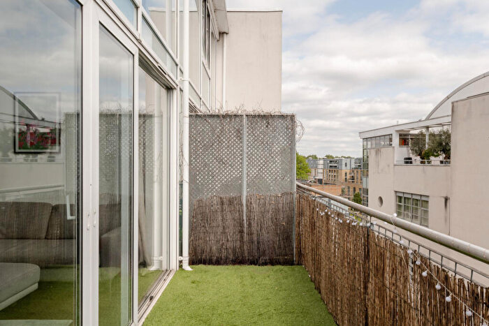 1 Bedroom Apartment For Sale In Royle Building, Wenlock Road, London, N1