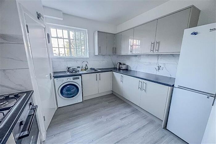 3 Bedroom Flat To Rent In Highgate High Street, Highgate, N6