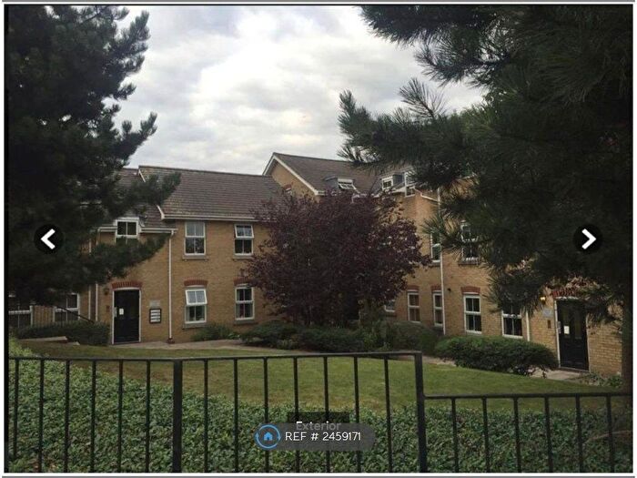2 Bedroom Flat To Rent In Cambridge Court, High Barnet, EN5