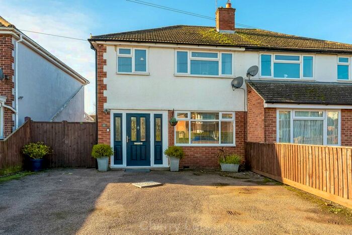 3 Bedroom Semi-Detached House To Rent In Manor Road, Banbury, OX16