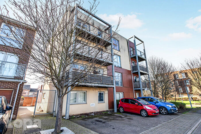 2 Bedroom Apartment For Sale In Marsden Gardens, Dartford, DA1