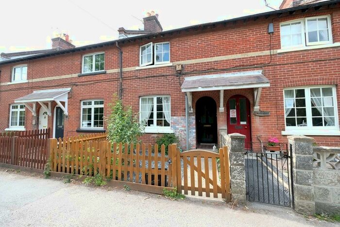 2 Bedroom Cottage To Rent In Magazine Lane, SO40