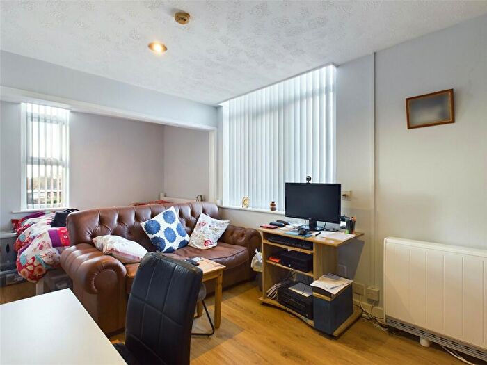 1 Bedroom Apartment To Rent In Eccles Old Road, Salford, Greater Manchester, M6