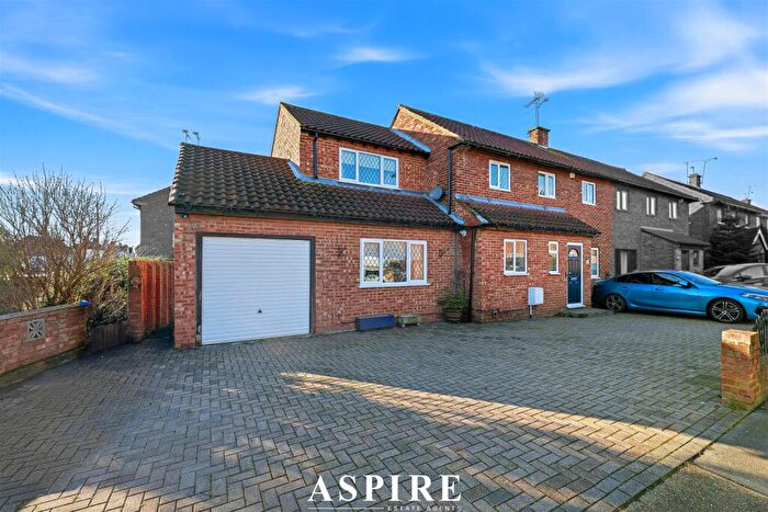 4 Bedroom Semi Detached House For Sale In ***Self Contained Annex***Giffords Cross Avenue, Corringham, Stanford-Le-Hope, SS17