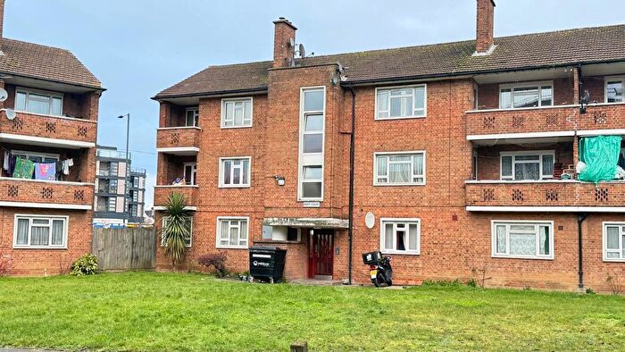 3 Bedroom Flat To Rent In Moot Court, Fryent Way, London, NW9