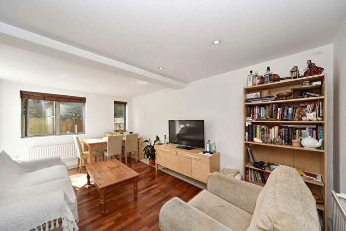 3 Bedroom Flat To Rent In Crediton Heights, Okehampton Road, Kensal Rise, NW10