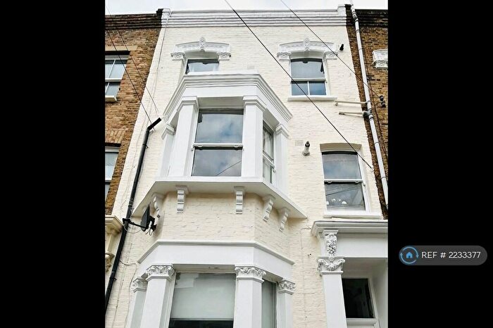 2 Bedroom Flat To Rent In Taybridge Road, Clapham, London, SW11