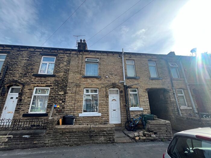 2 Bedroom Terraced House For Sale In Spring Mill Street, Bradford, BD5