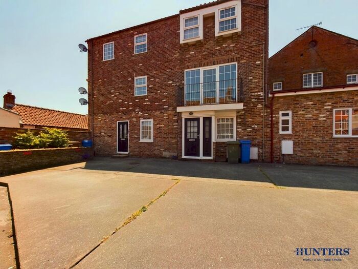 2 Bedroom Flat To Rent In Wilson Court, Pocklington, York, YO42