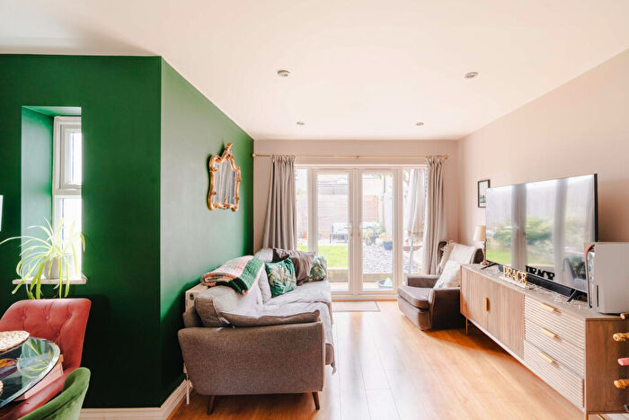 2 Bedroom Semi Detached House For Sale In Mansfield Street, Bedminster, BS3