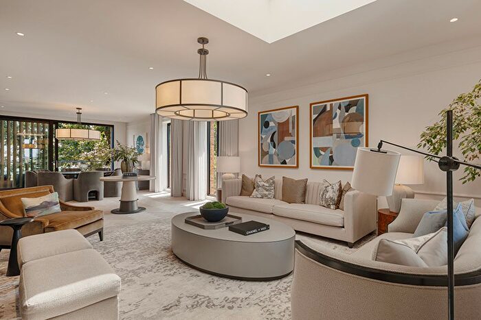 4 Bedroom Flat To Rent In Holland Park, Notting Hill, London, W11