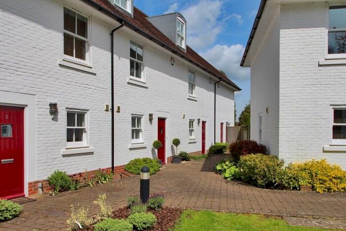 3 Bedroom Town House To Rent In Buckwell Place, Sevenoaks, TN13
