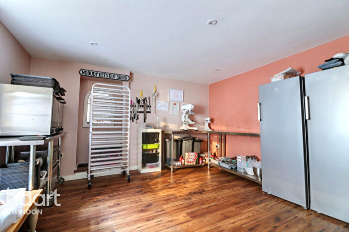 2 Bedroom End Of Terrace House For Sale In High Street, Swindon, SN1