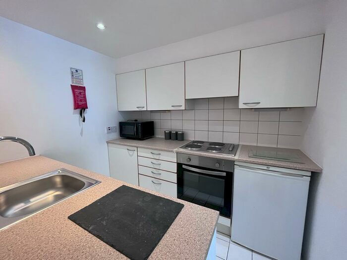2 Bedroom Flat To Rent In Royal Quay, L3