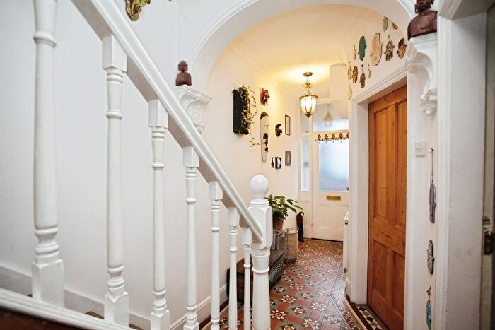 3 Bedroom End Terrace House For Sale In Manor Road, Rugby, CV21