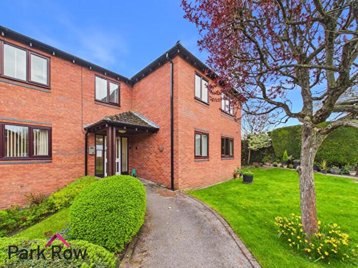 2 Bedroom Flat For Sale In Church View, Leeds, LS25