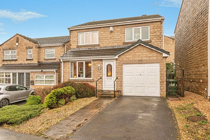 4 Bedroom Detached House For Sale In Warneford Road, Huddersfield, HD4