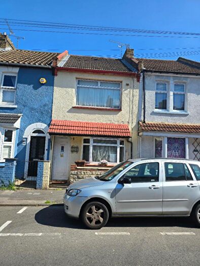 3 Bedroom Terraced House For Sale In Livingstone Road, Gillingham, ME7