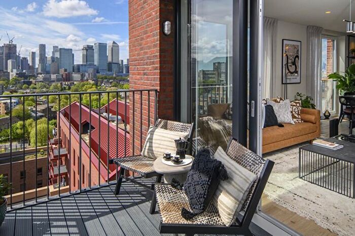 3 Bedroom Apartment For Sale In Heron Wharf, Leven Road, London, E14