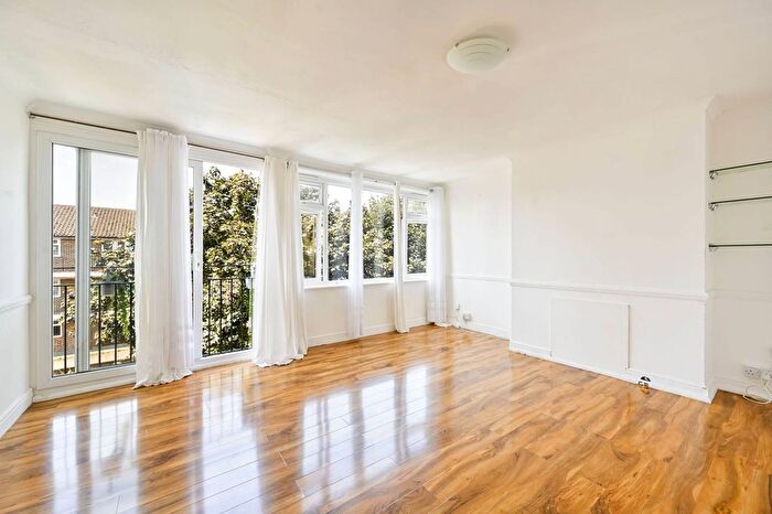 3 Bedroom Maisonette To Rent In Aintree Road, Fulham, London, SW6