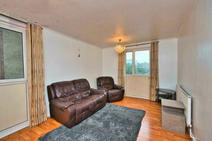 3 Bedroom Flat To Rent In Roman Road, London, E3