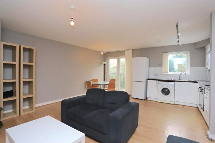 3 Bedroom Apartment For Sale In Central Court, Salford, M3