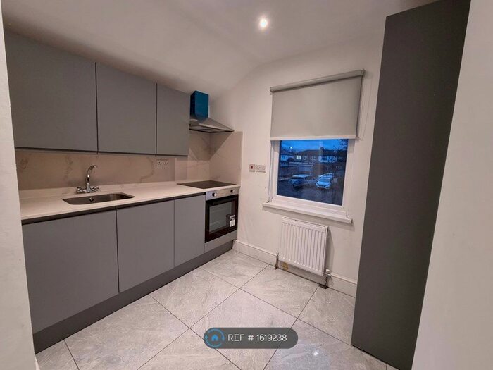 4 Bedroom Maisonette To Rent In Nags Head Road, Enfield, EN3