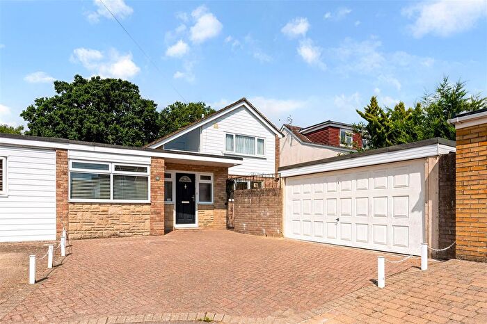 3 Bedroom Detached House For Sale In Lincoln Rise, Cowplain, PO8
